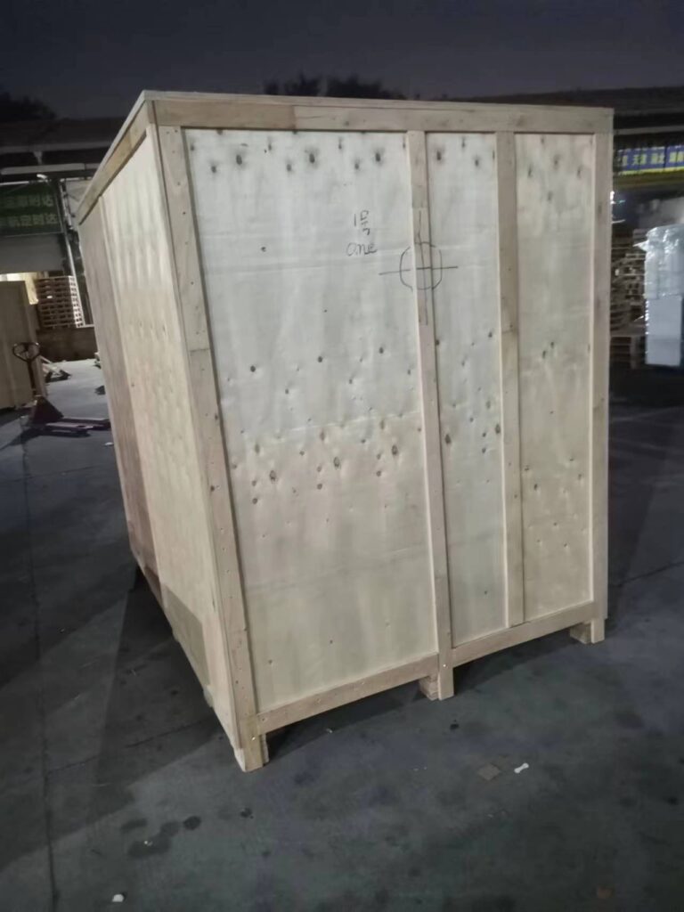 Automatic strapping machine for packaging and shipping